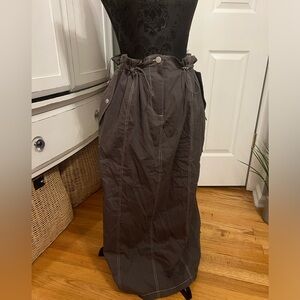 Woman’s cargo midi skirt